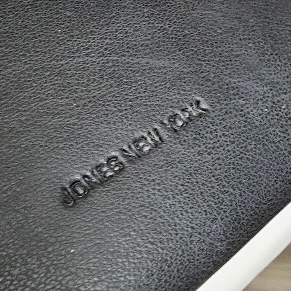 Jones New York Black and White Tuxedo Tassel Clutch EUC - Picture 9 of 16